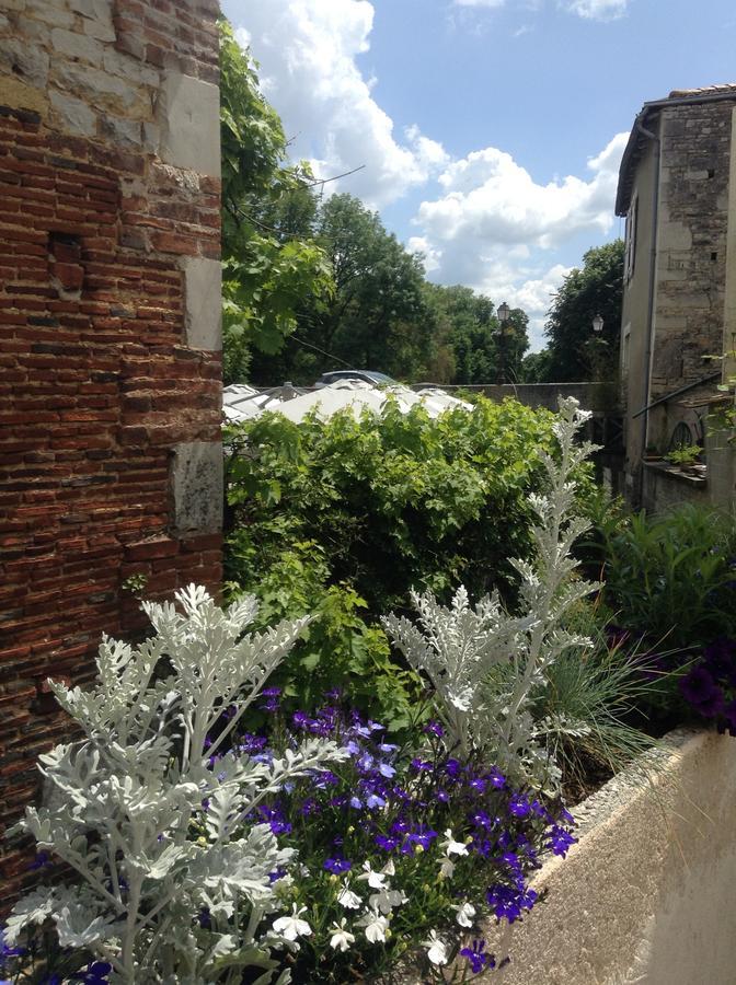 Les Halles Chambre D'Hotes Verteuil-sur-Charente ภายนอก รูปภาพ