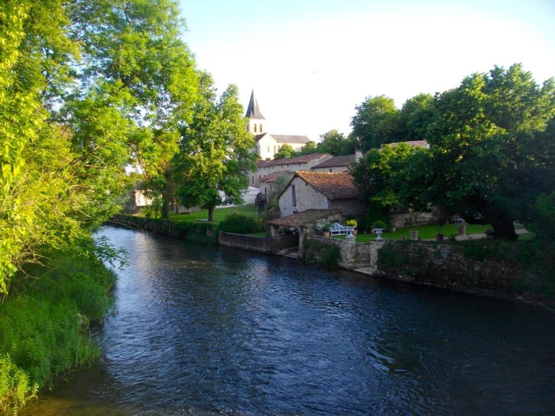 Les Halles Chambre D'Hotes Verteuil-sur-Charente ภายนอก รูปภาพ